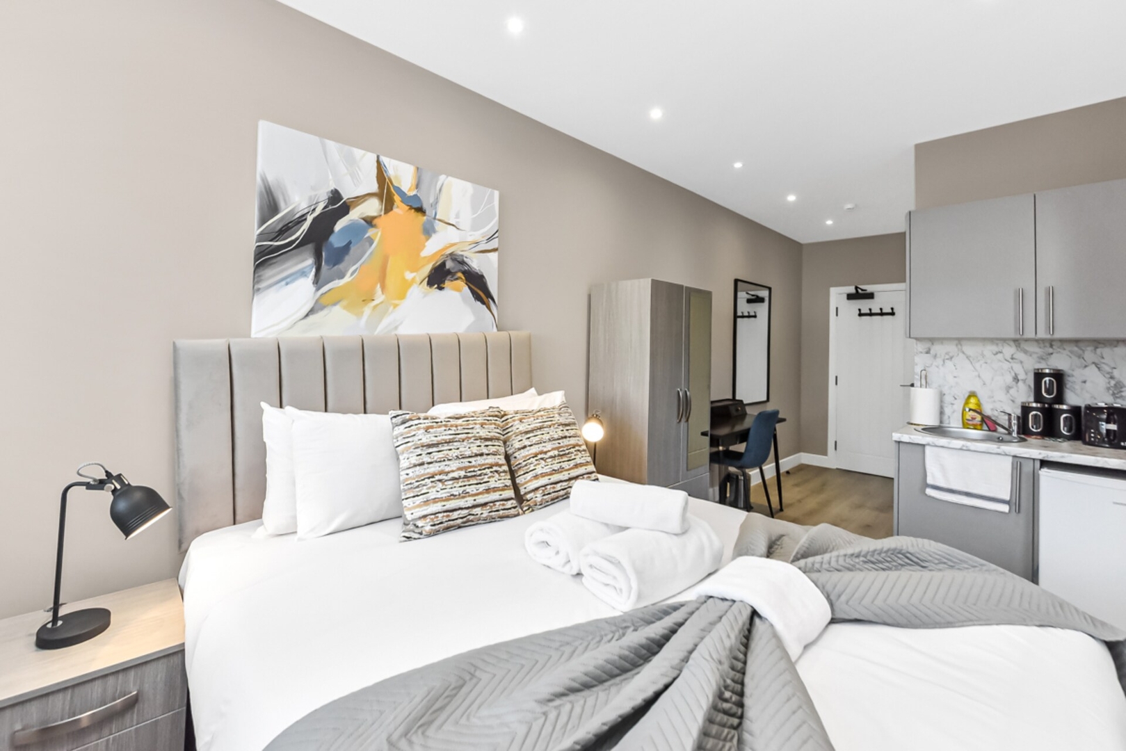 The Blend Studio – Private Vibes, Shared Perks - Southend-on-Sea