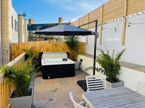 11 Breakwater-Dog Friendly-Sandown Beach-Sleeps 6