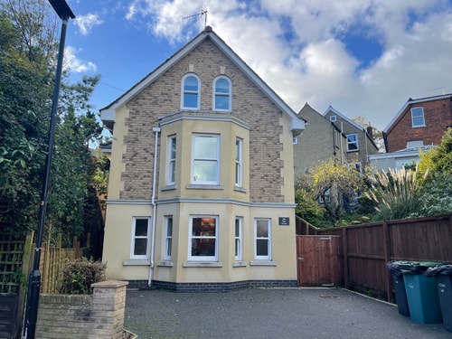 Pilot House -Parking-Garden-Central Cowes-Sleeps 8