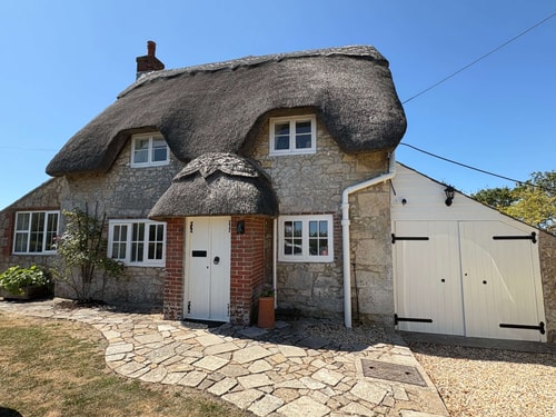 Appletree Cottage -Calbourne-2 Bath-Sleeps 4