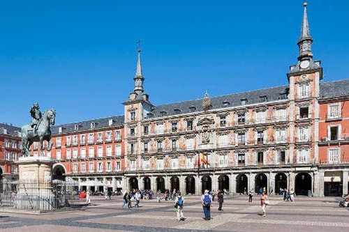 Plaza Mayor a Plenitud entre Botoneras y Gerona 4 Batuecas