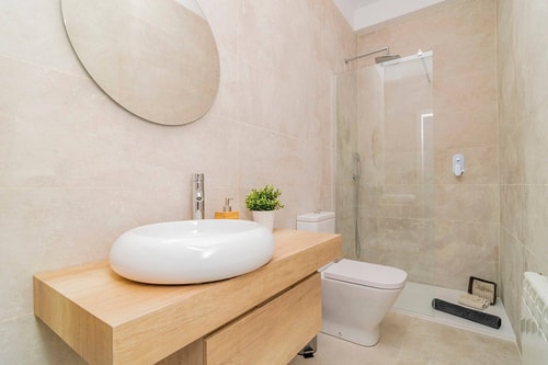 Coloridas Vistas del Barrio La Latina 18 Batuecas