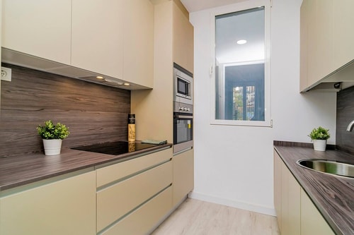 Coloridas Vistas del Barrio La Latina 16 Batuecas