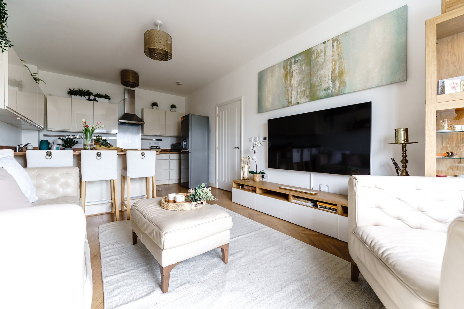 The Riverside Haven – City Centre + Parking in Bathstone Mews NP19 0PY - Property image 65 - VivreStays