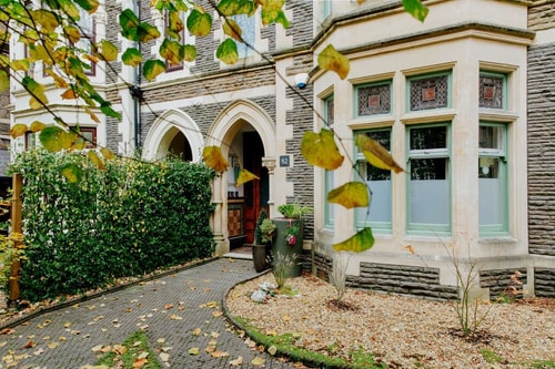 Victorian Apartment w/Parking at 82 Cathedral Road 19 Flataway