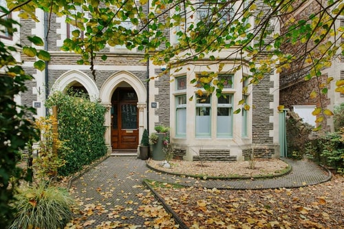 Victorian Apartment w/Parking at 82 Cathedral Road 20 Flataway