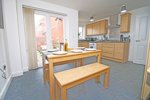 5 Bedroom Home - Sleeps 7 - Newport City Centre 16 Flataway