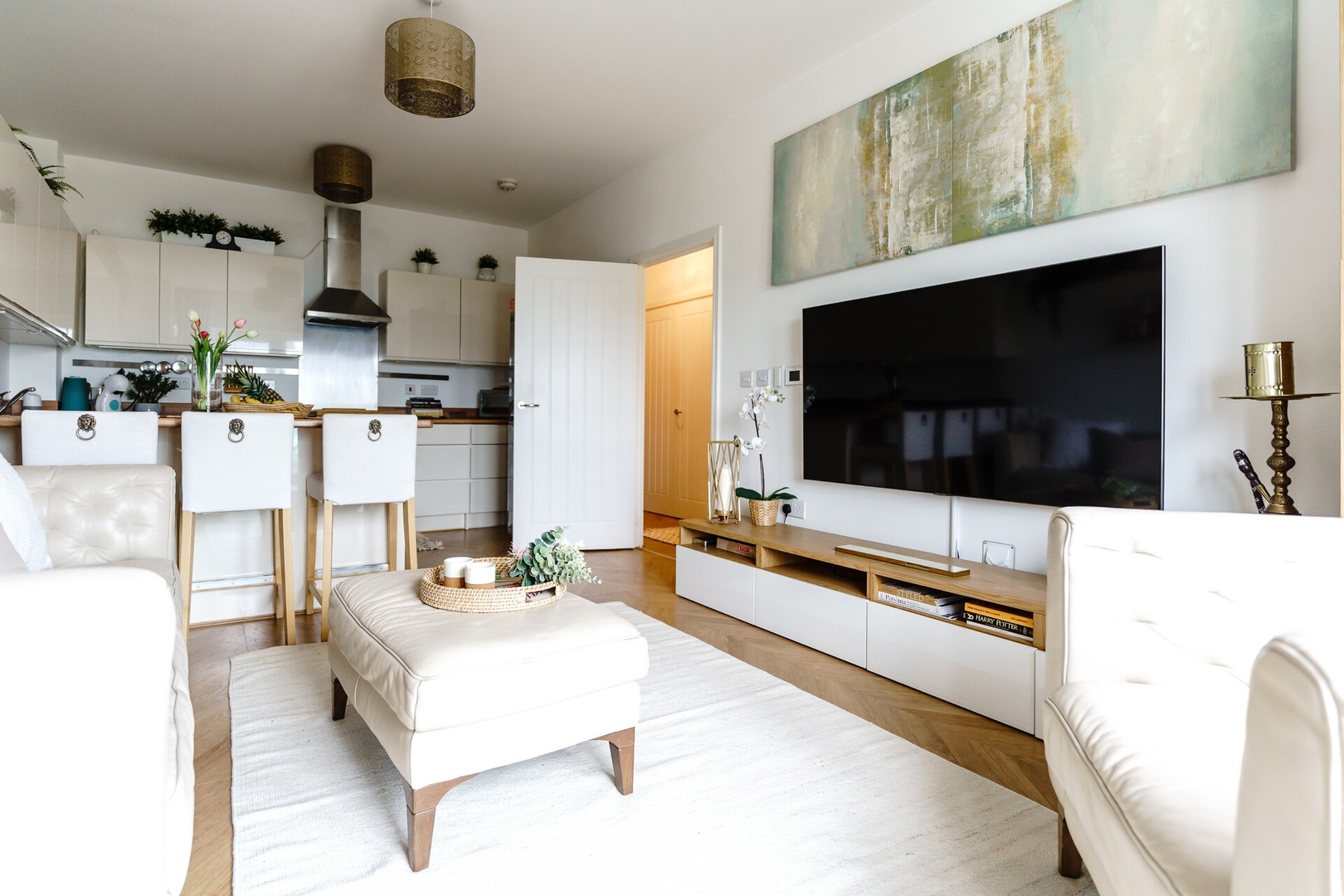 The Riverside Haven – City Centre + Parking in Bathstone Mews NP19 0PY - Property image 70 - VivreStays