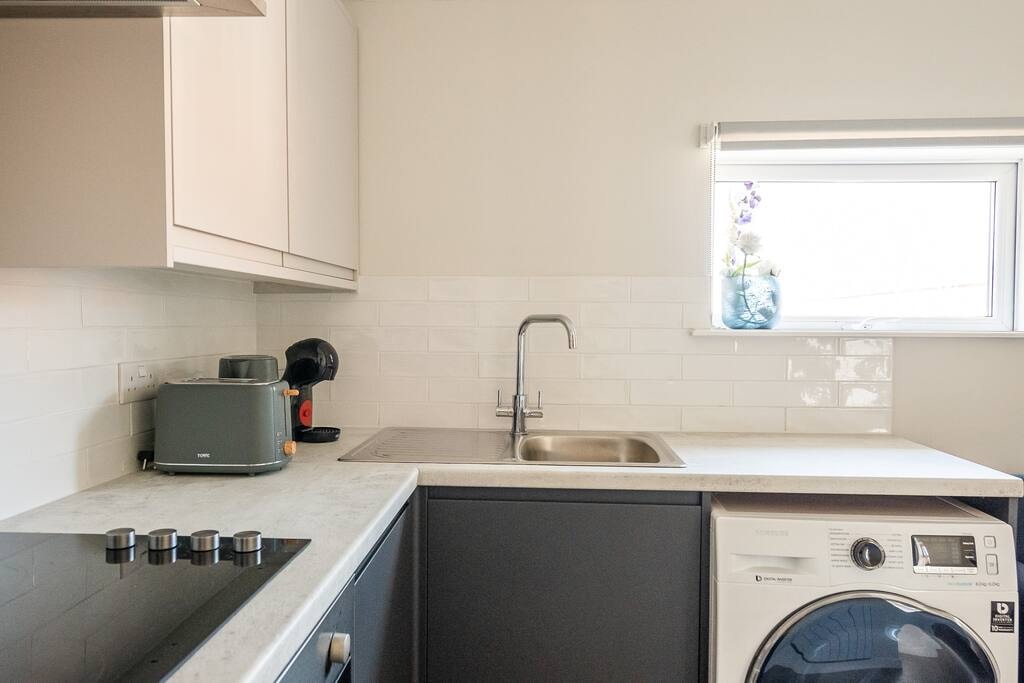 Urban Oasis: 1BR Flat Near Cardiff's Highlights Flataway