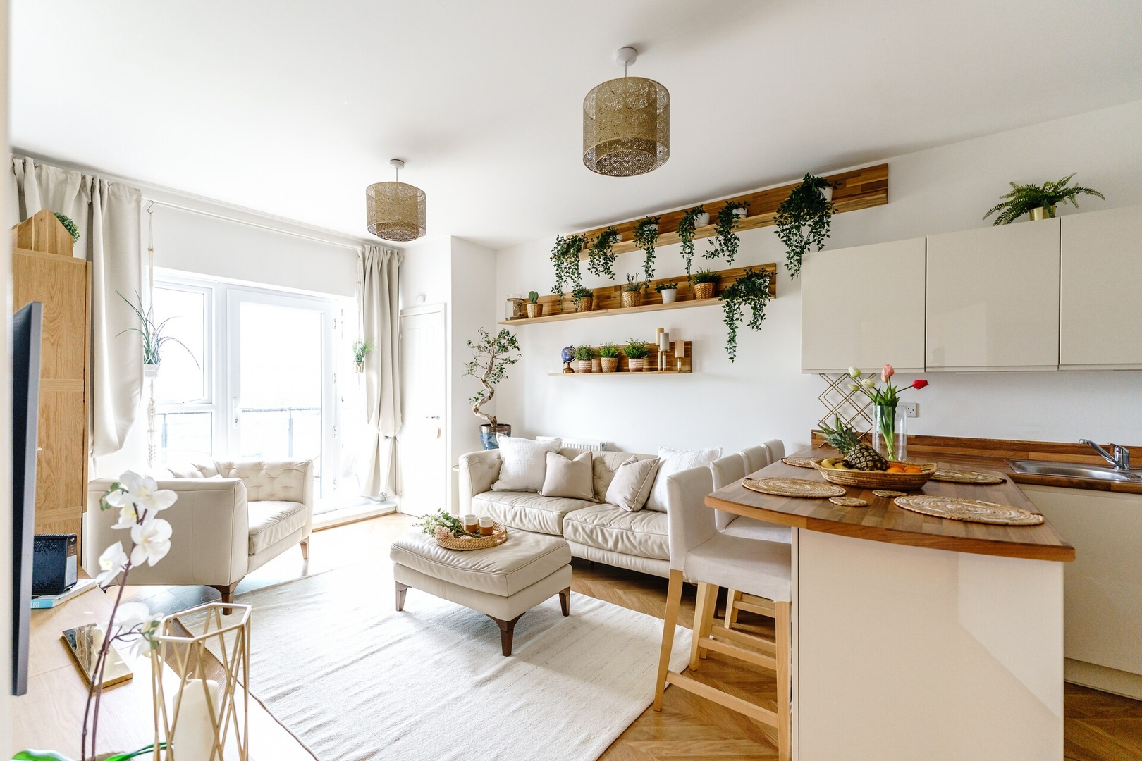 The Riverside Haven – City Centre + Parking in Bathstone Mews NP19 0PY - Property image 73 - VivreStays