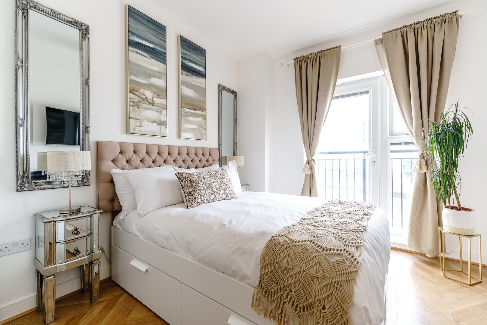 The Riverside Haven – City Centre + Parking in Bathstone Mews NP19 0PY - Property image 8 - VivreStays