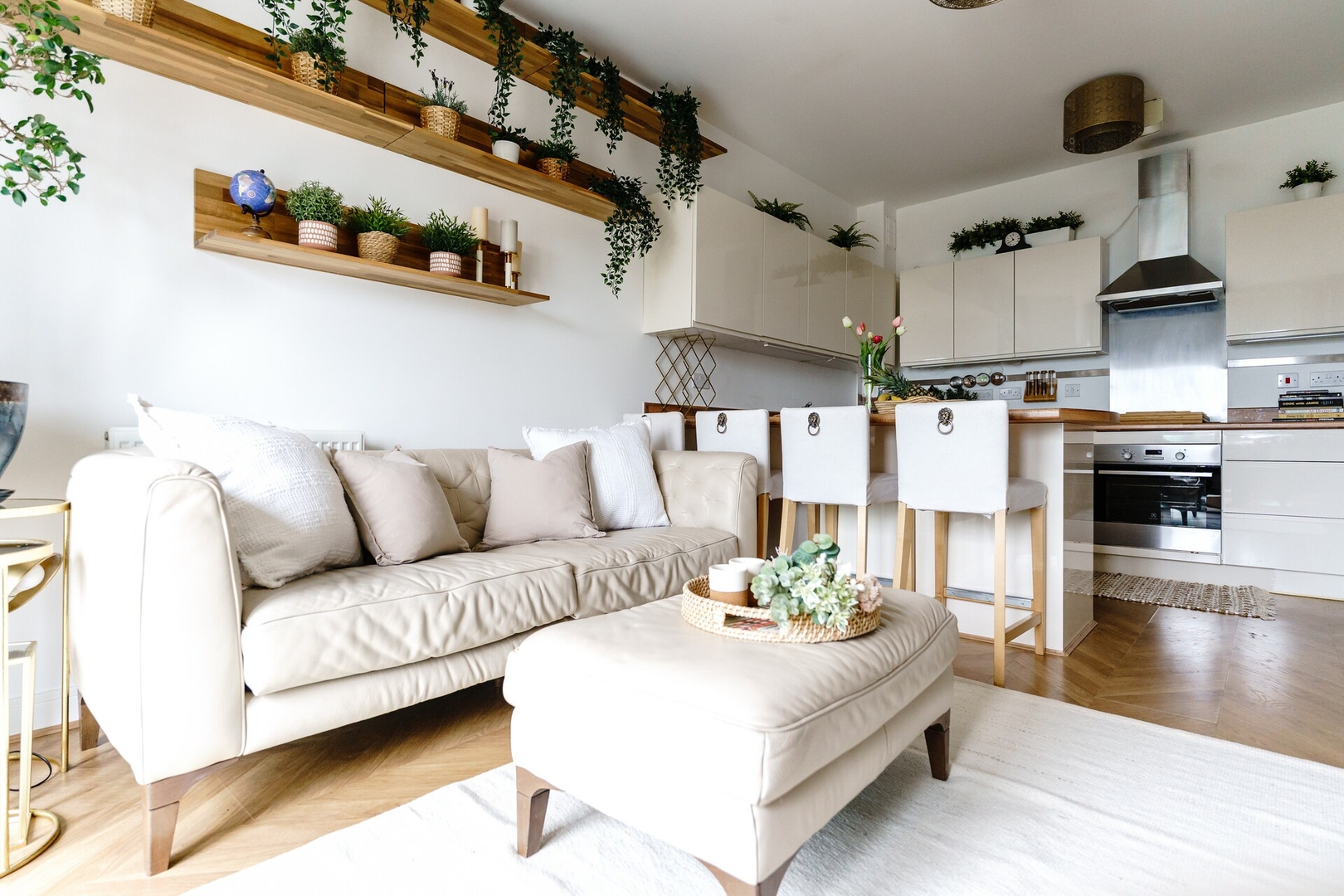 The Riverside Haven – City Centre + Parking in Bathstone Mews NP19 0PY - Property image 58 - VivreStays