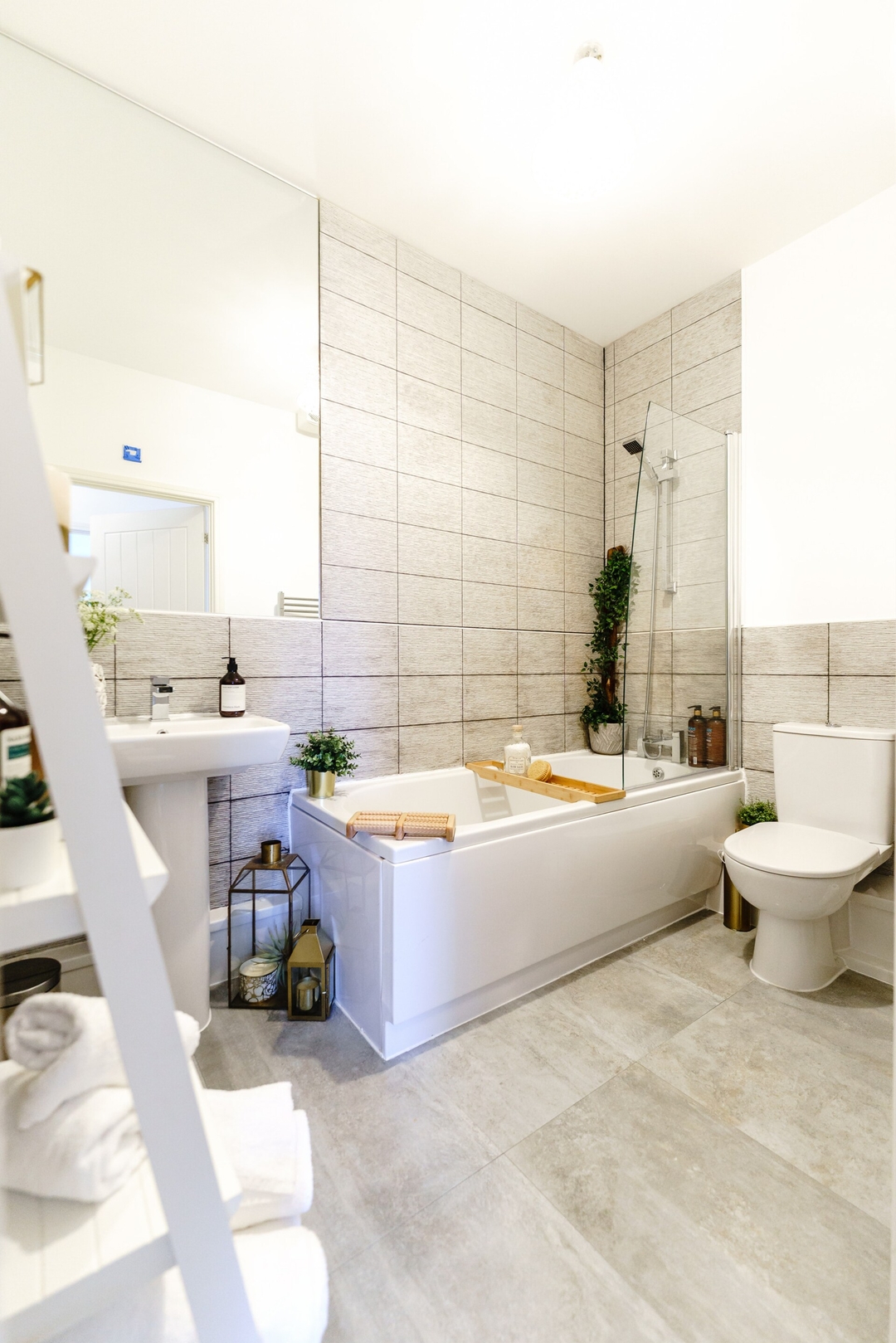 The Riverside Haven – City Centre + Parking in Bathstone Mews NP19 0PY - Property image 86 - VivreStays