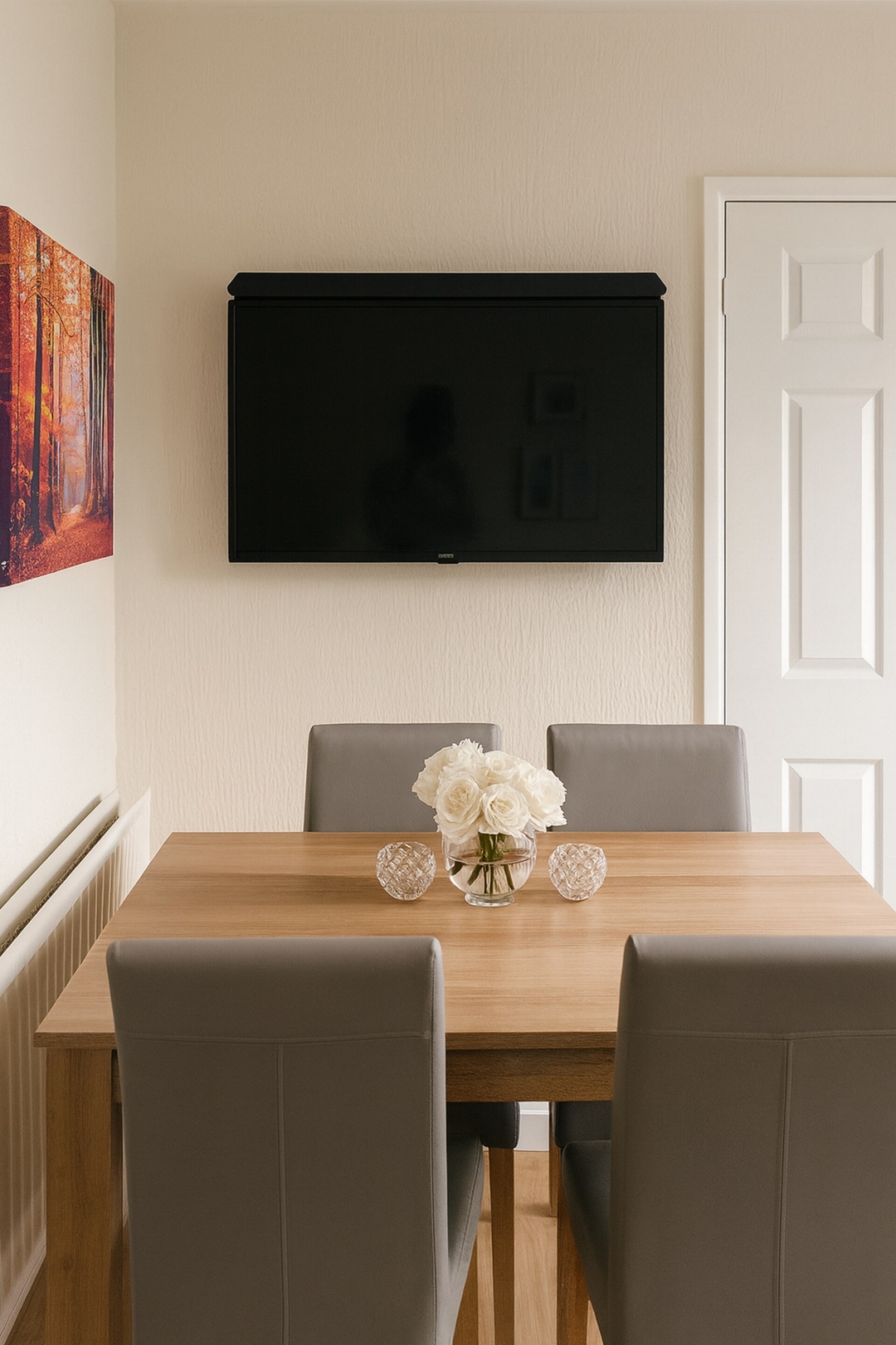 Comfortable Two-Bedroom Home in St. Dials, Cwmbran in 25 Ellwood Path NP44 4RD - Property image 4 - VivreStays