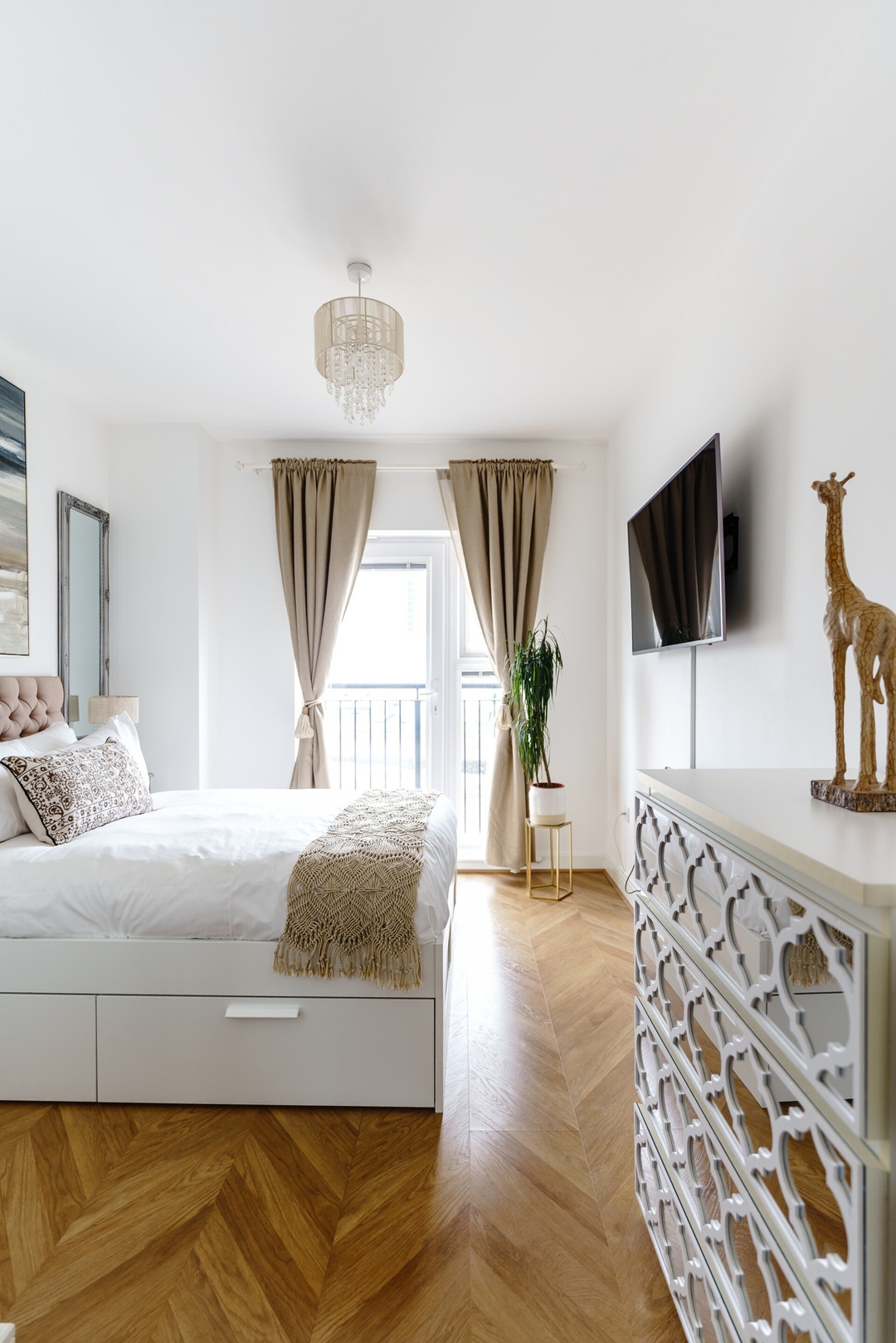 The Riverside Haven – City Centre + Parking in Bathstone Mews NP19 0PY - Property image 12 - VivreStays
