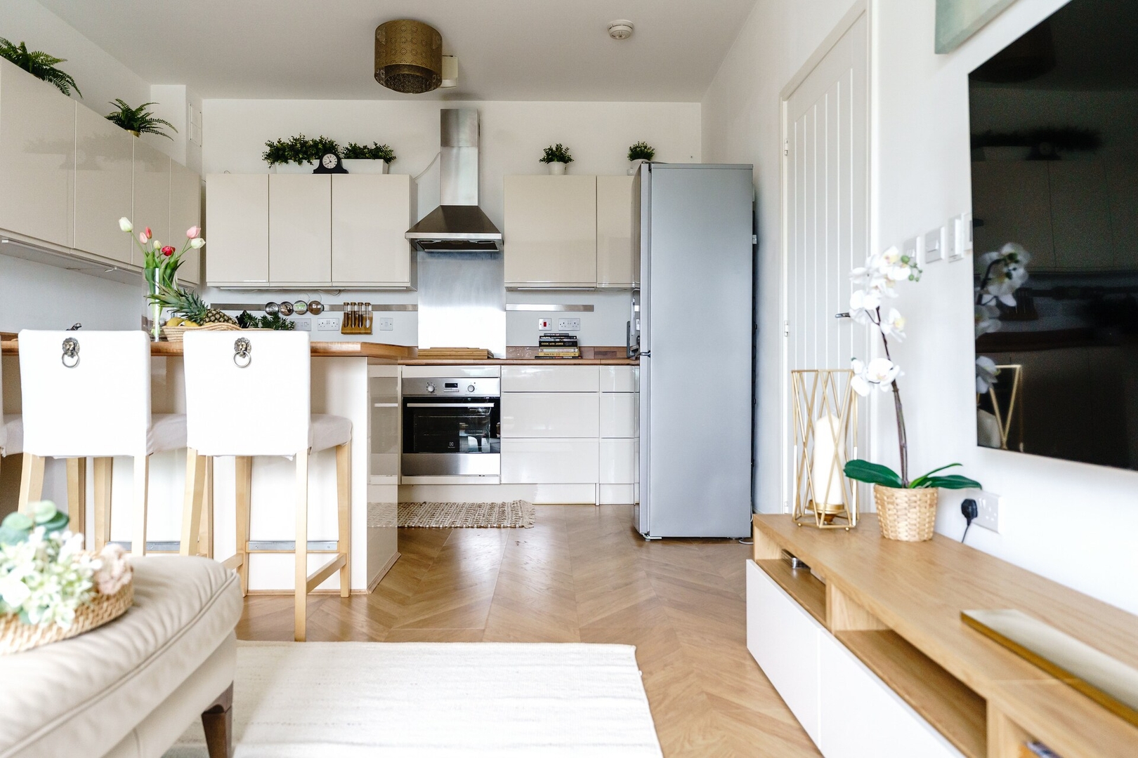 The Riverside Haven – City Centre + Parking in Bathstone Mews NP19 0PY - Property image 18 - VivreStays