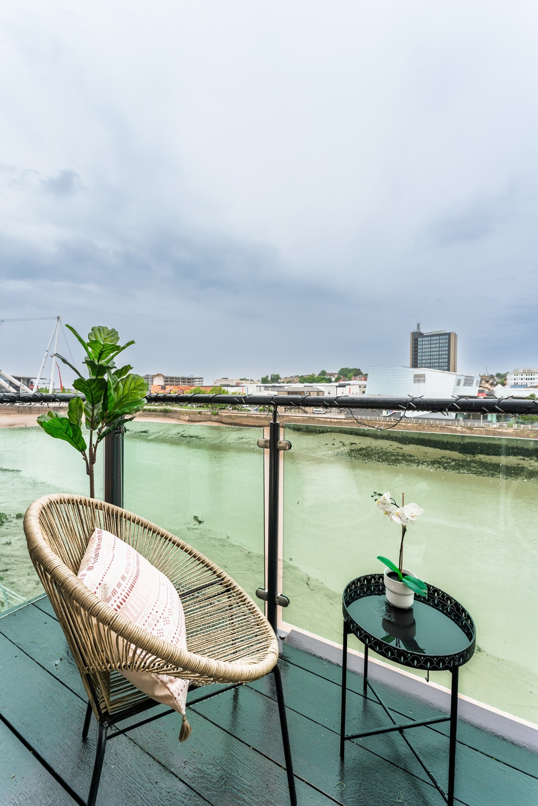 The Riverside Haven – City Centre + Parking in Bathstone Mews NP19 0PY - Property image 63 - VivreStays