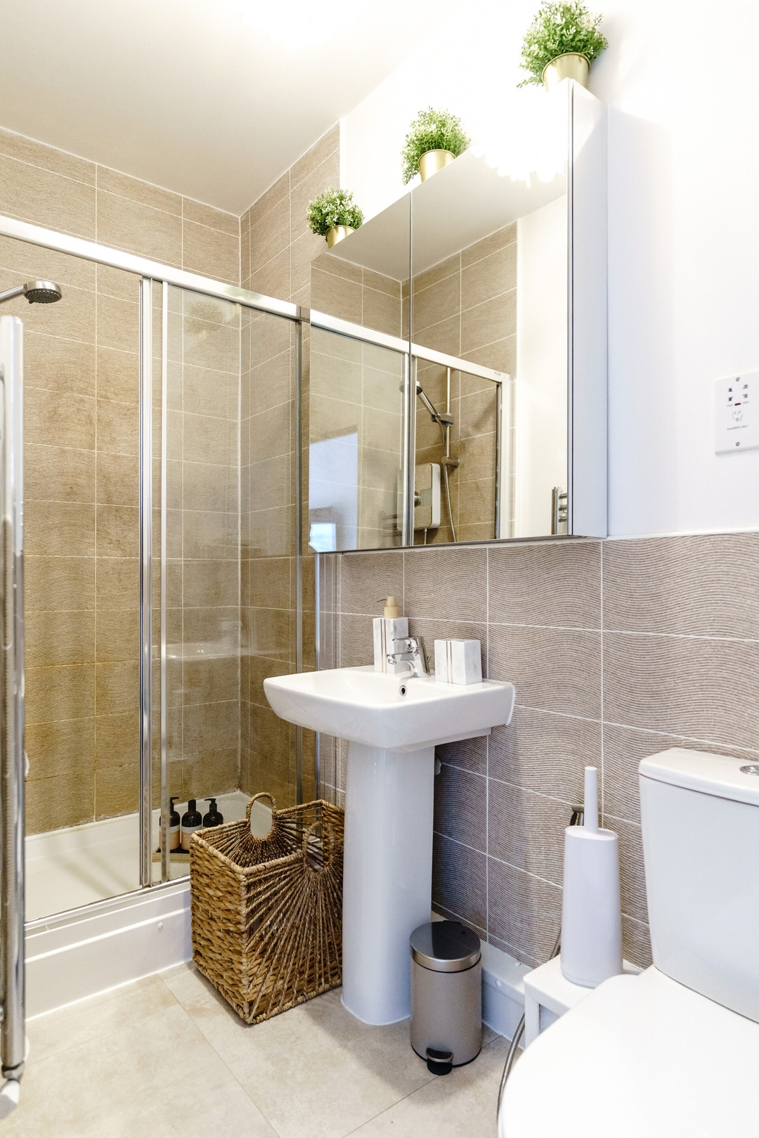The Riverside Haven – City Centre + Parking in Bathstone Mews NP19 0PY - Property image 84 - VivreStays