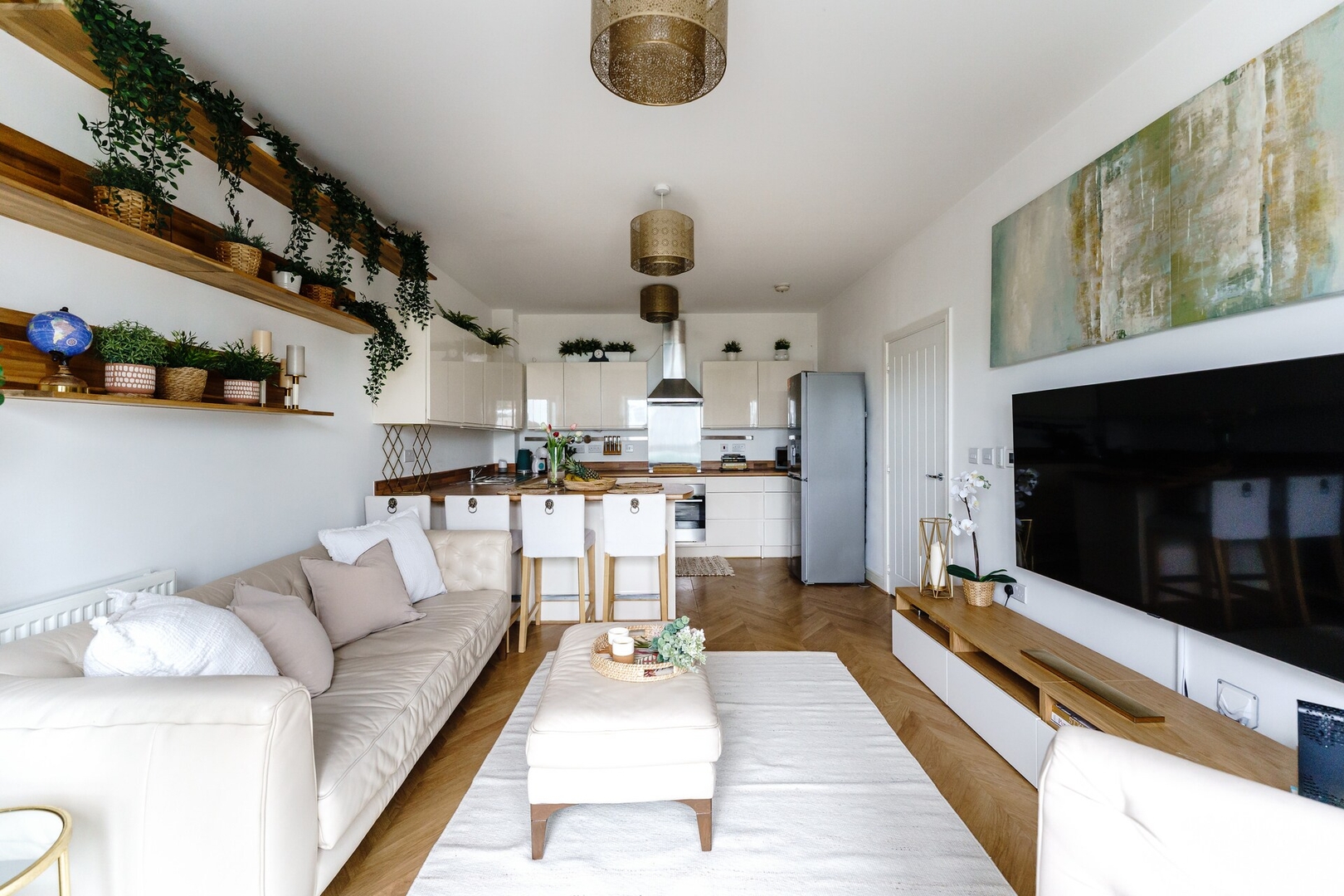 The Riverside Haven – City Centre + Parking in Bathstone Mews NP19 0PY - Property image 64 - VivreStays