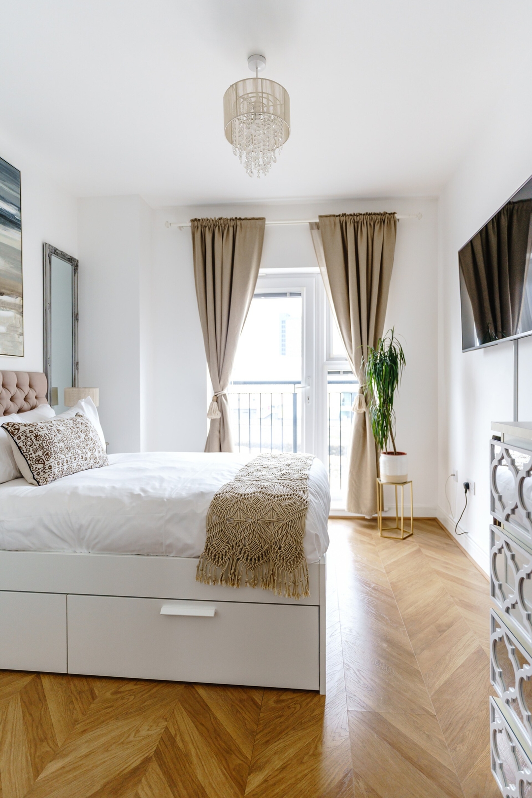 The Riverside Haven – City Centre + Parking in Bathstone Mews NP19 0PY - Property image 81 - VivreStays