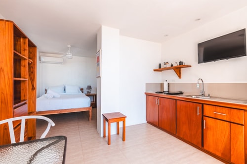 Great location, walking distance to the beach -E