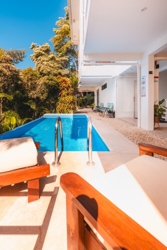 Serene Studio E, Walk to Santa Teresa Beach + Pool