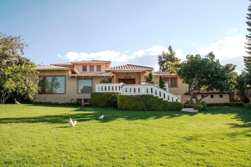 6BR/6BA Colonial House Style Guayllabamba - Quito Buho Property