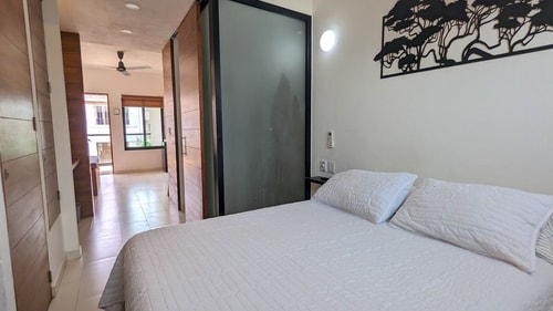 Cozy studio steps from the beach and downtown (3)