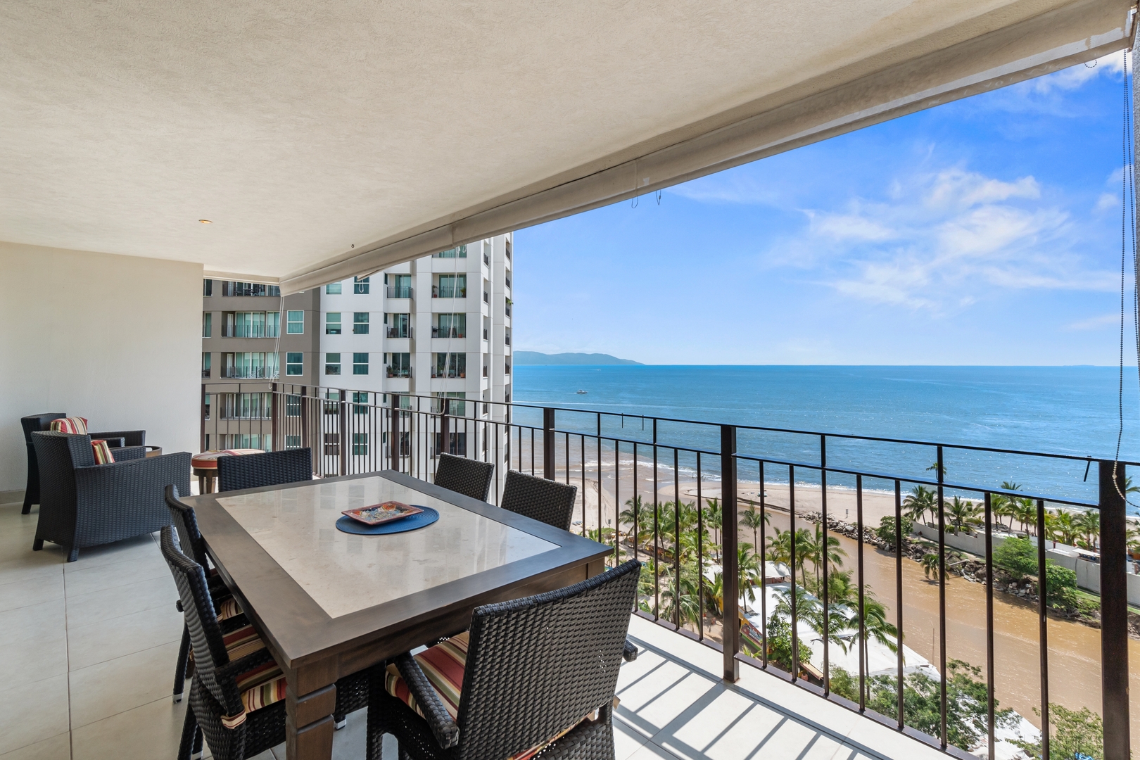 Beachfront, spectacular view, Grand Venetian 10 VIDA CORAL