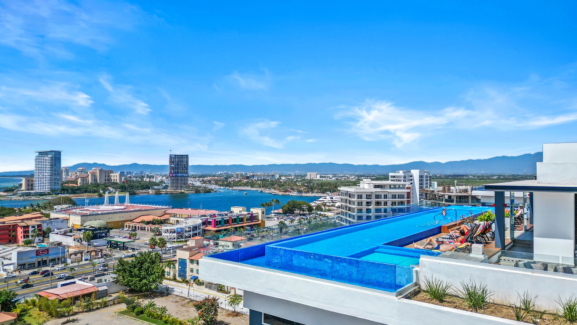 Double-height loft in Zoho Skies | Rooftop pool 41 VIDA CORAL