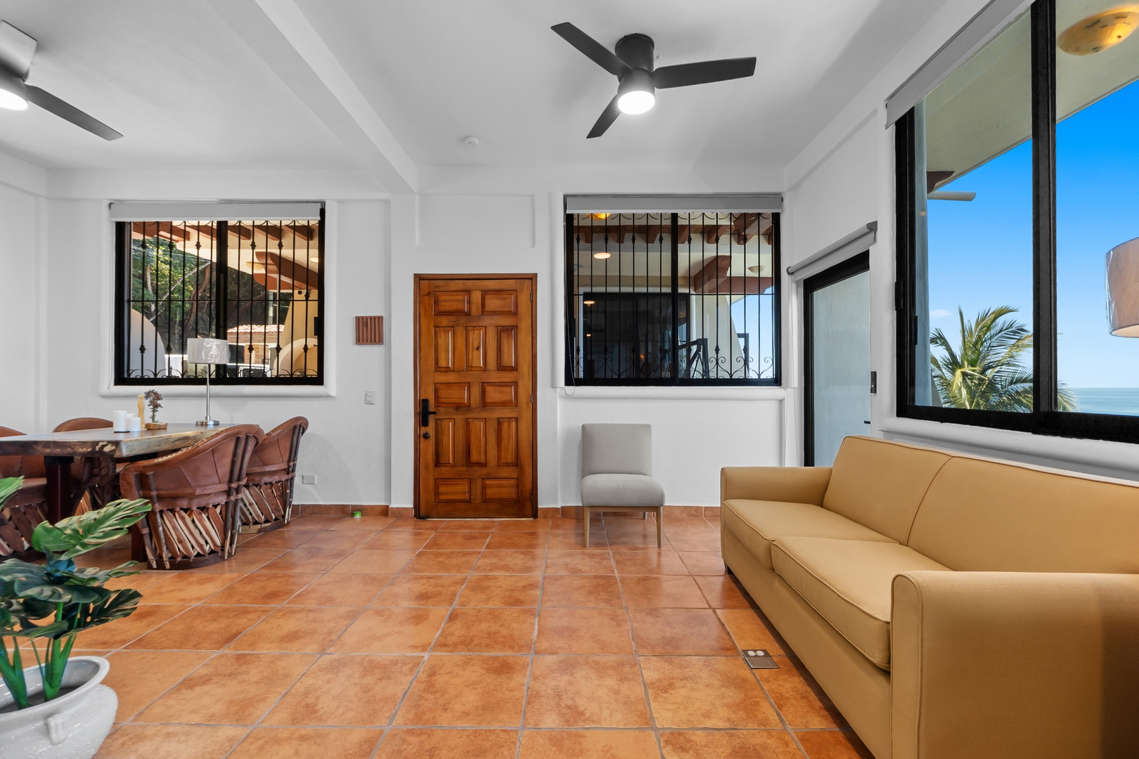 Ocean-View Studio | King Bed & Private Balcony 12 VIDA CORAL