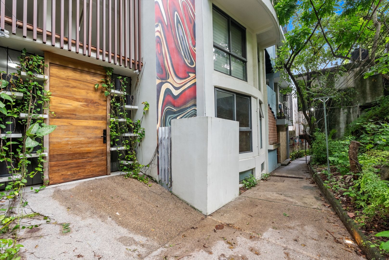 Cozy Studio with Balcony & Forest View 11 VIDA CORAL