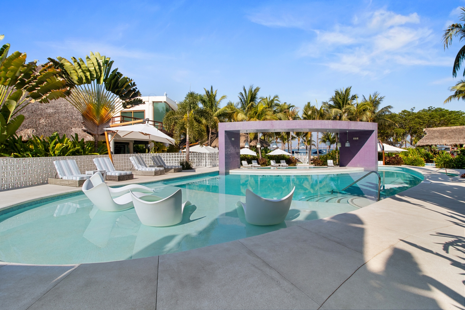 Your Quiet Corner with Pool and Relaxing Spaces 40 VIDA CORAL
