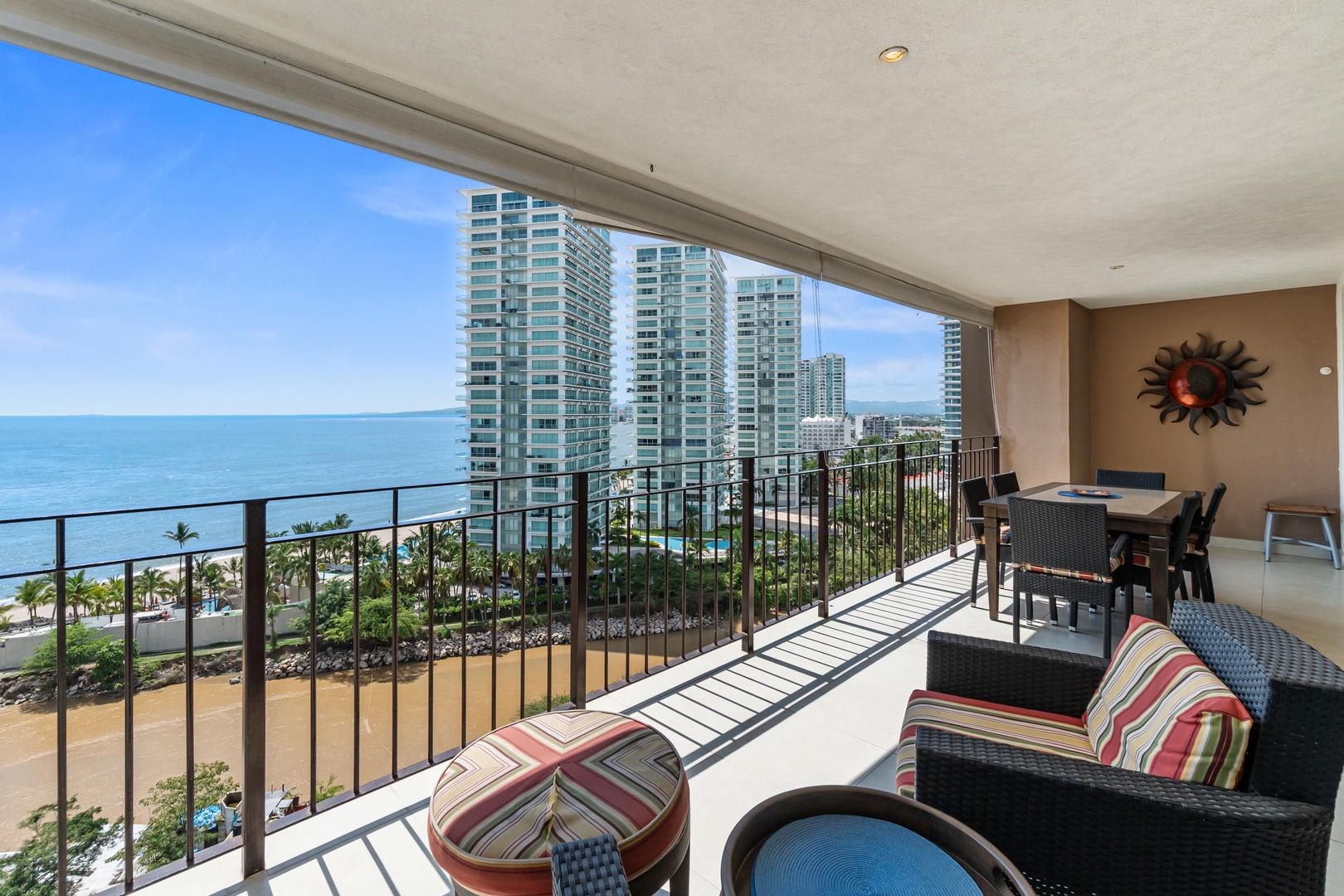 Beachfront, spectacular view, Grand Venetian 35 VIDA CORAL