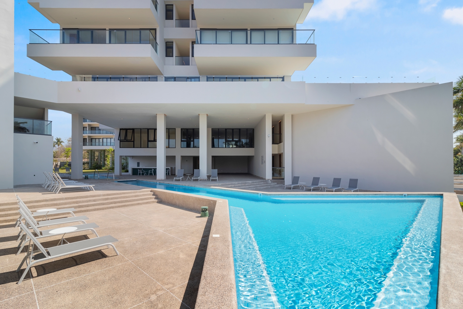 Zantamar Studio | Balcony & Shared Pool 24 VIDA CORAL