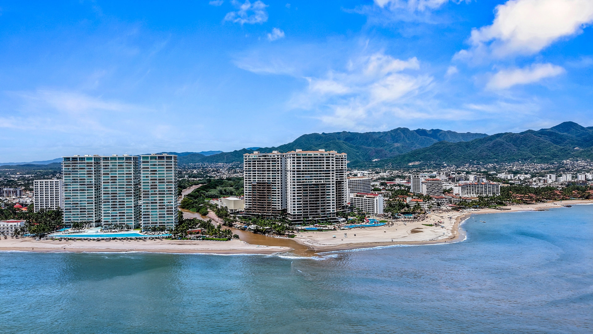 Beachfront, spectacular view, Grand Venetian 62 VIDA CORAL