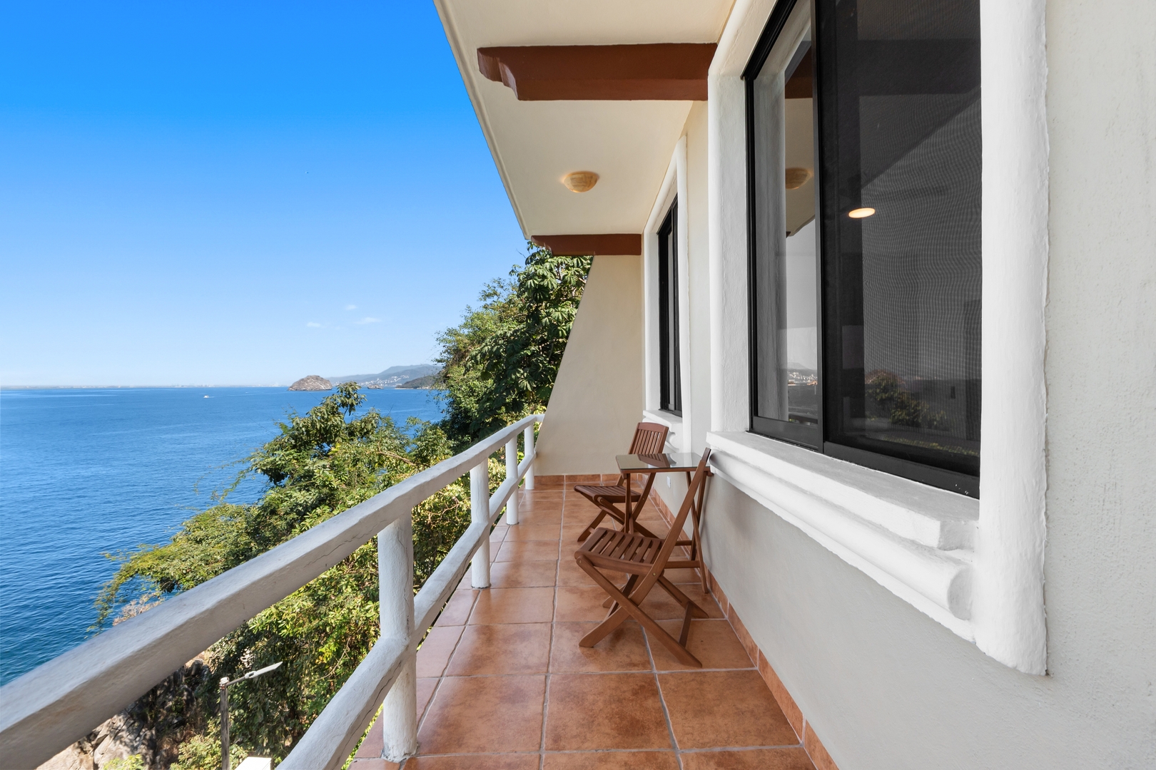 Ocean-View Studio | King Bed & Private Balcony 19 VIDA CORAL