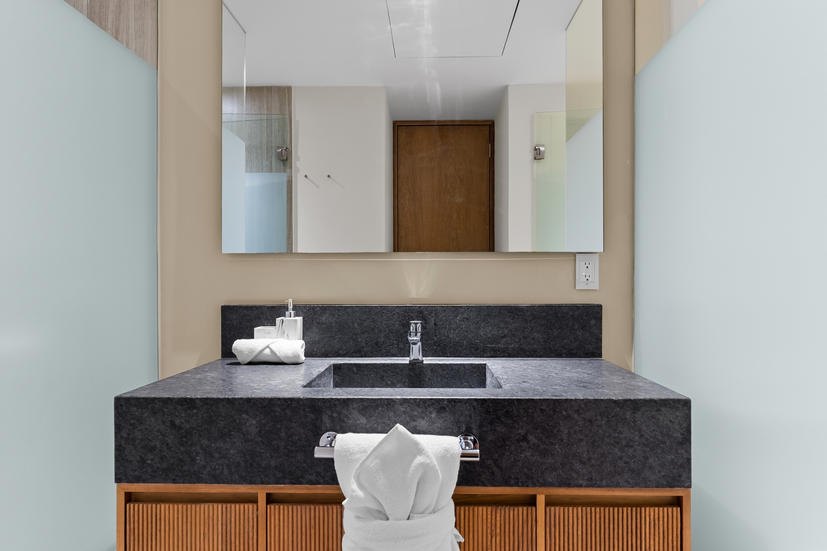 Bright studio at Hotel Mio with pool 16 VIDA CORAL