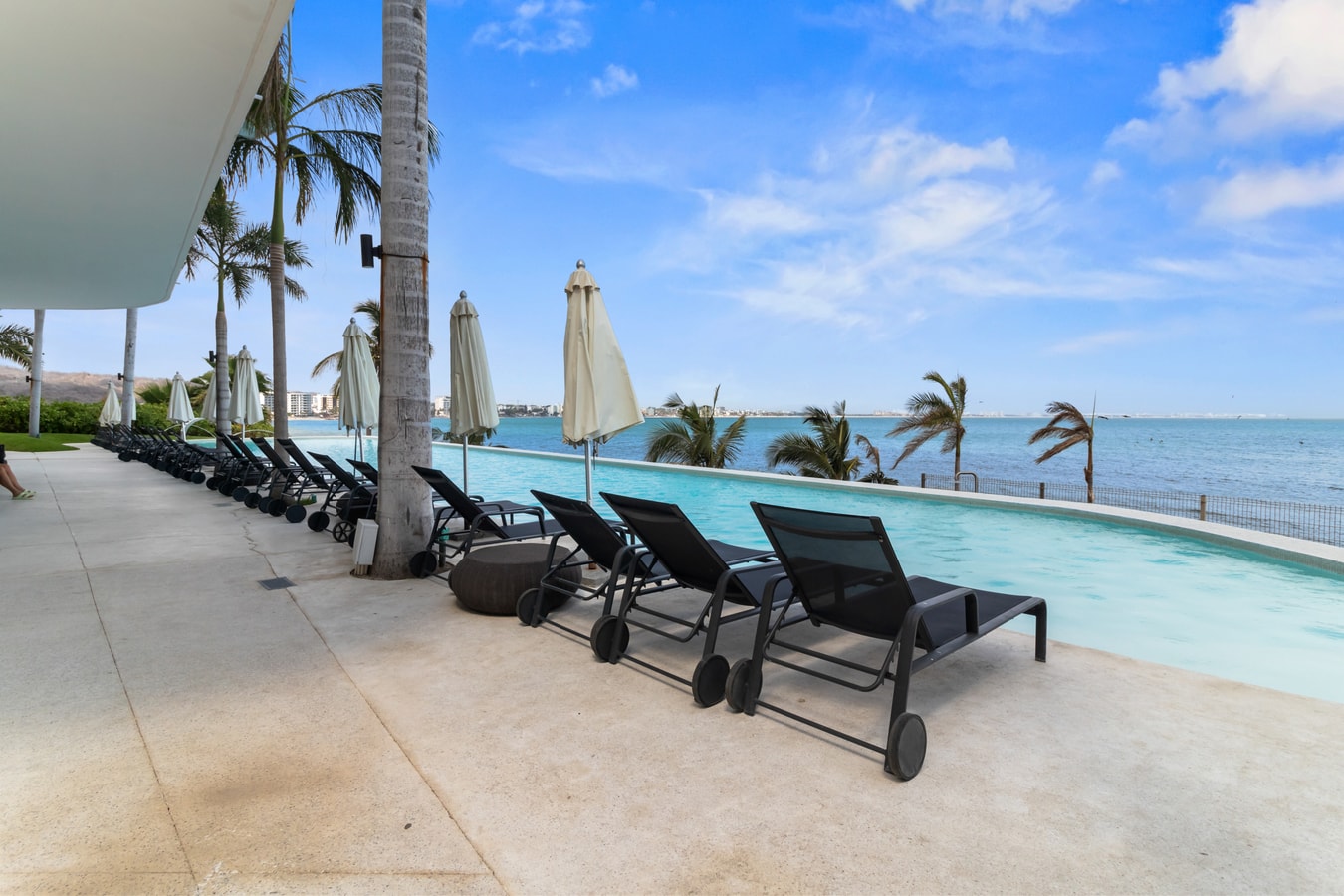 Ocean View & Beach Access | 2 Bedrooms 25 VIDA CORAL