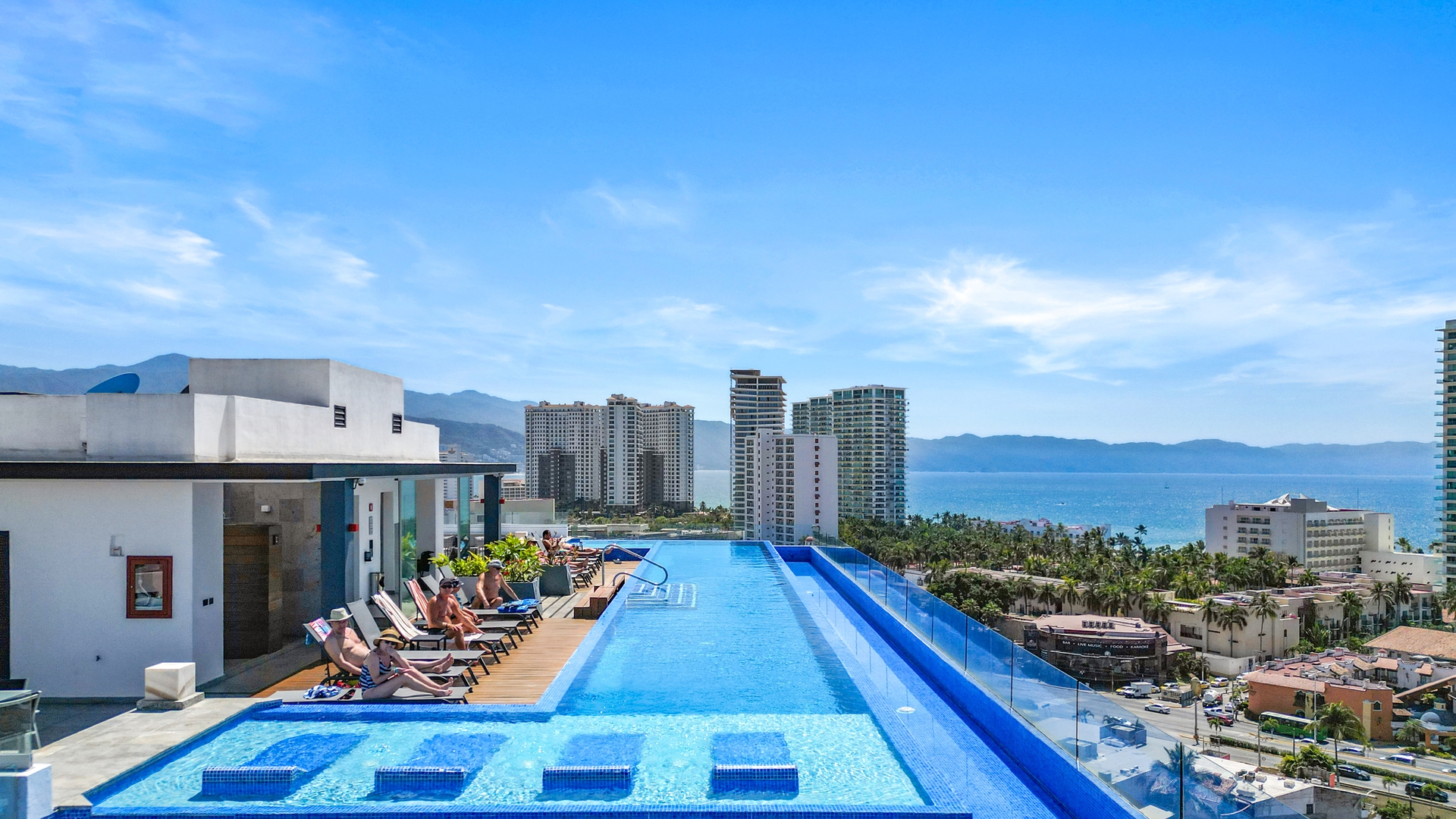 Double-height loft in Zoho Skies | Rooftop pool 35 VIDA CORAL