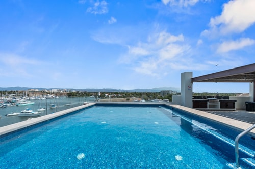 A borde de la Marina y a 3 min de la playa