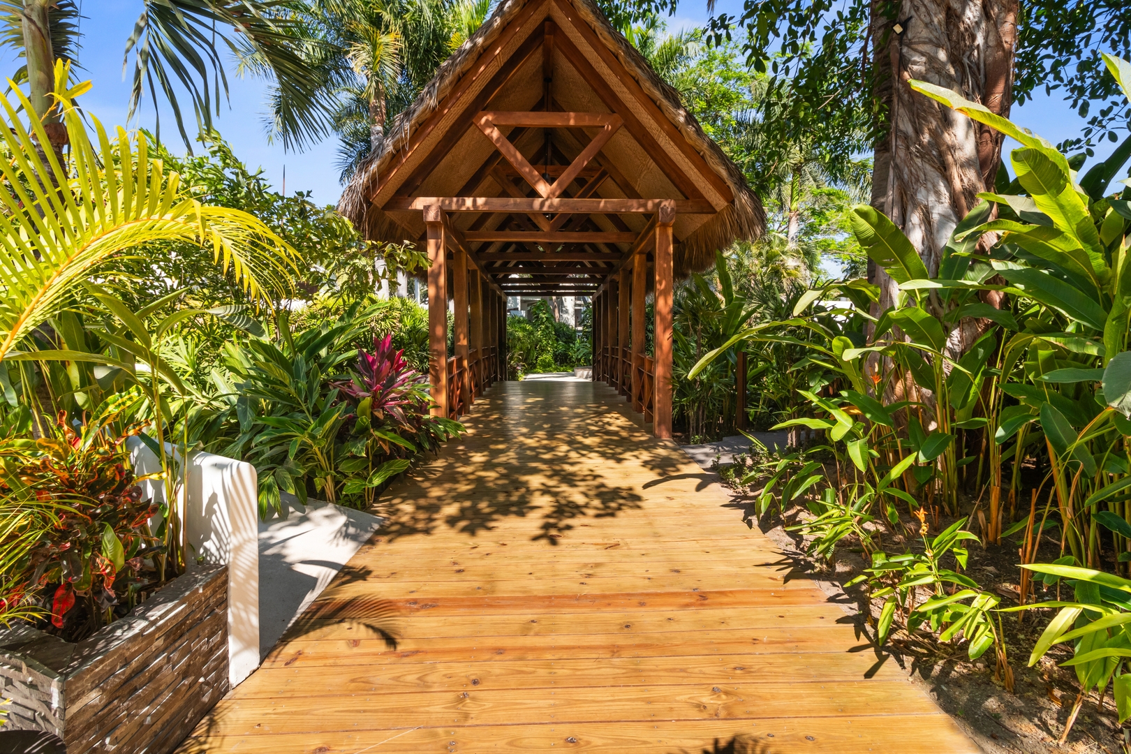 Your Quiet Corner with Pool and Relaxing Spaces 24 VIDA CORAL