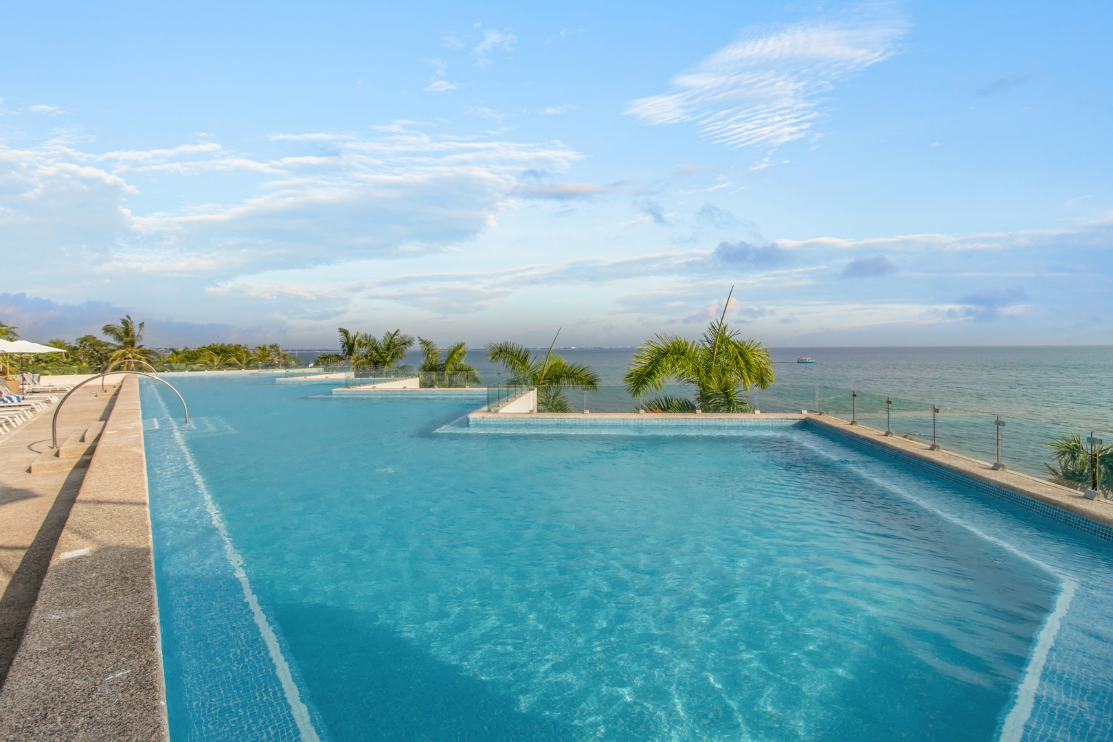 Zantamar Studio | Balcony & Shared Pool 46 VIDA CORAL