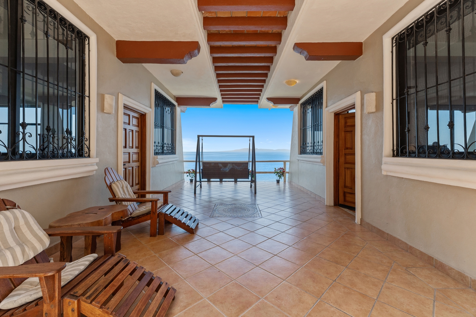 Ocean-View Studio | King Bed & Private Balcony 20 VIDA CORAL
