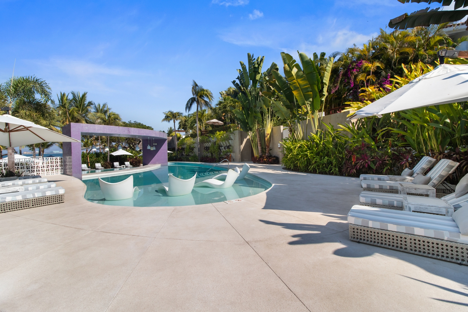 Your Quiet Corner with Pool and Relaxing Spaces 39 VIDA CORAL
