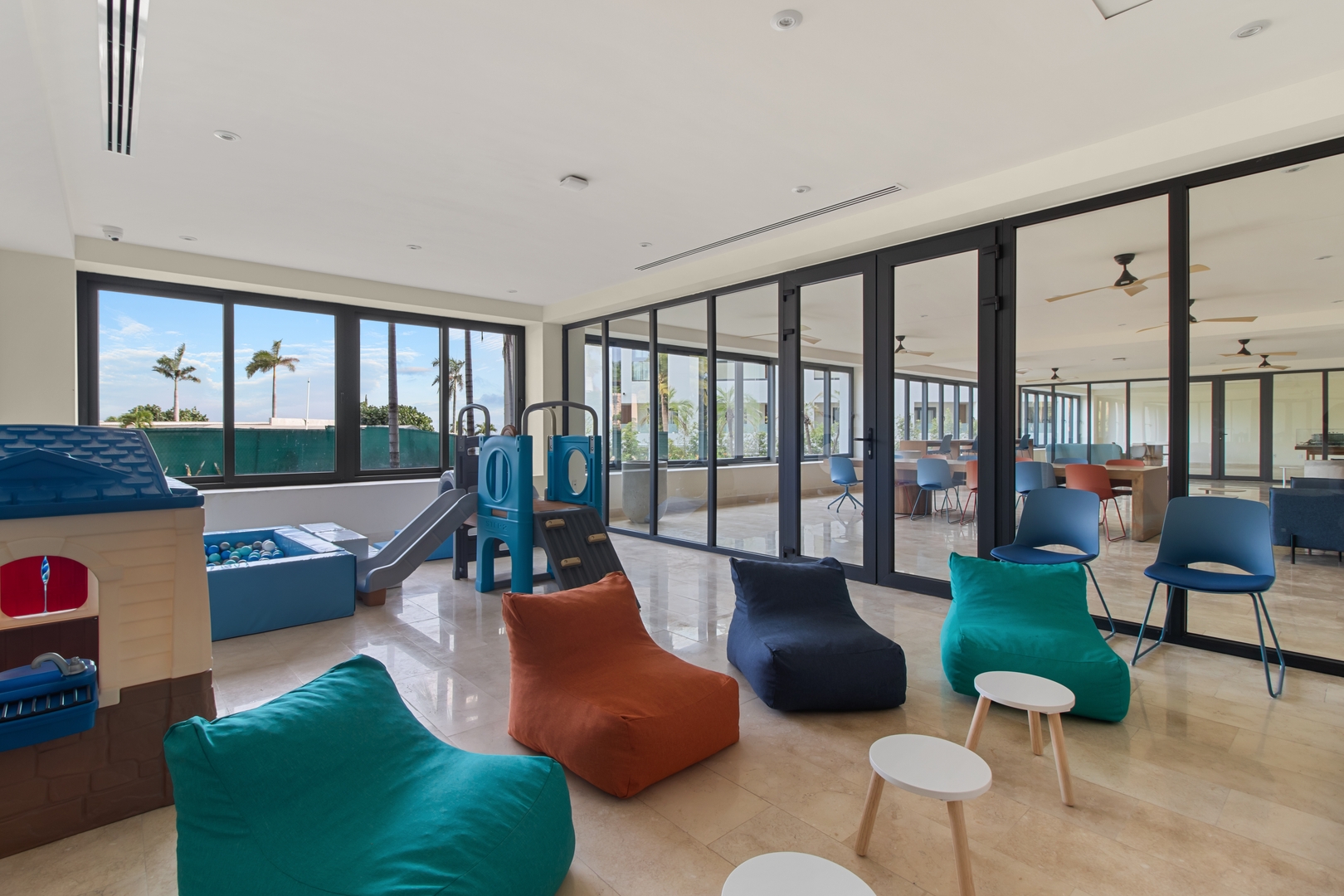 Relaxing Oceanfront Getaway with Balcony 40 VIDA CORAL