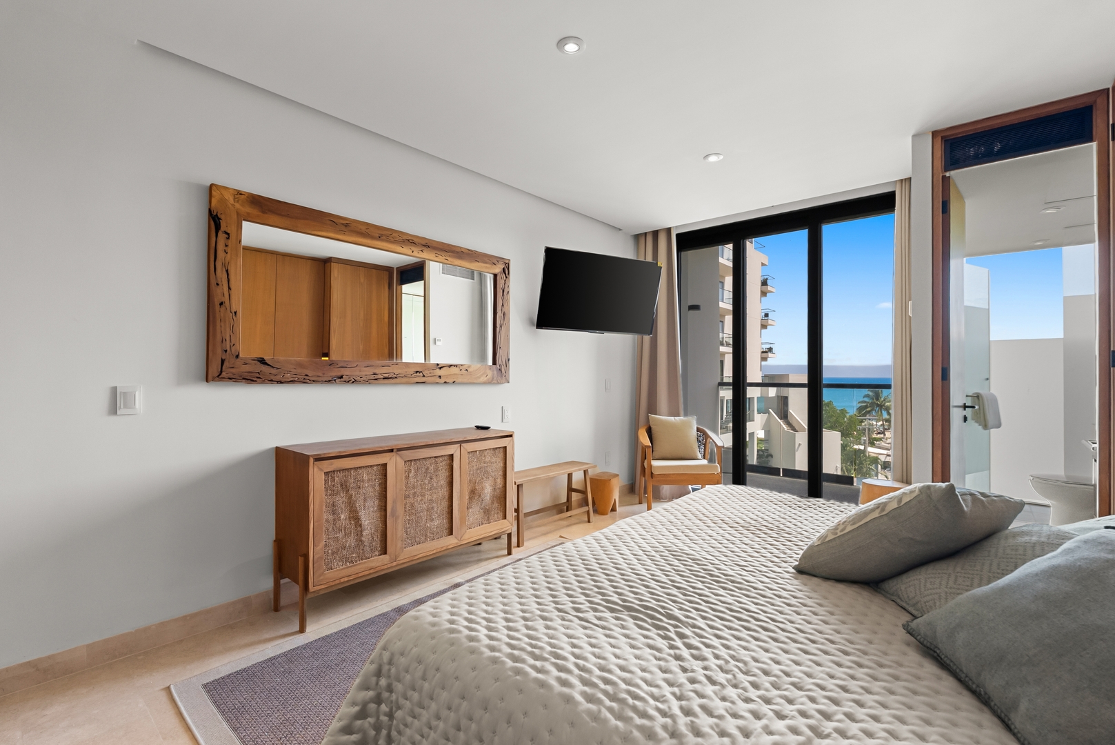 Relaxing Oceanfront Getaway with Balcony 14 VIDA CORAL