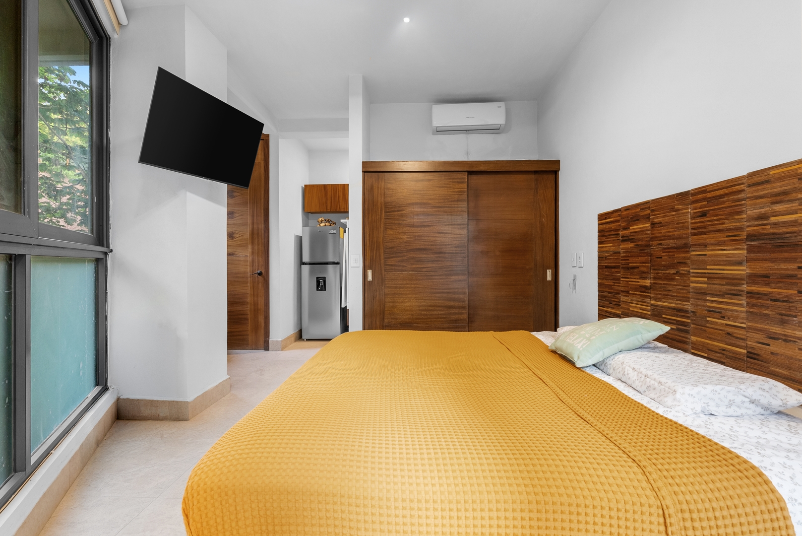 Cozy Studio with Balcony & Forest View 5 VIDA CORAL