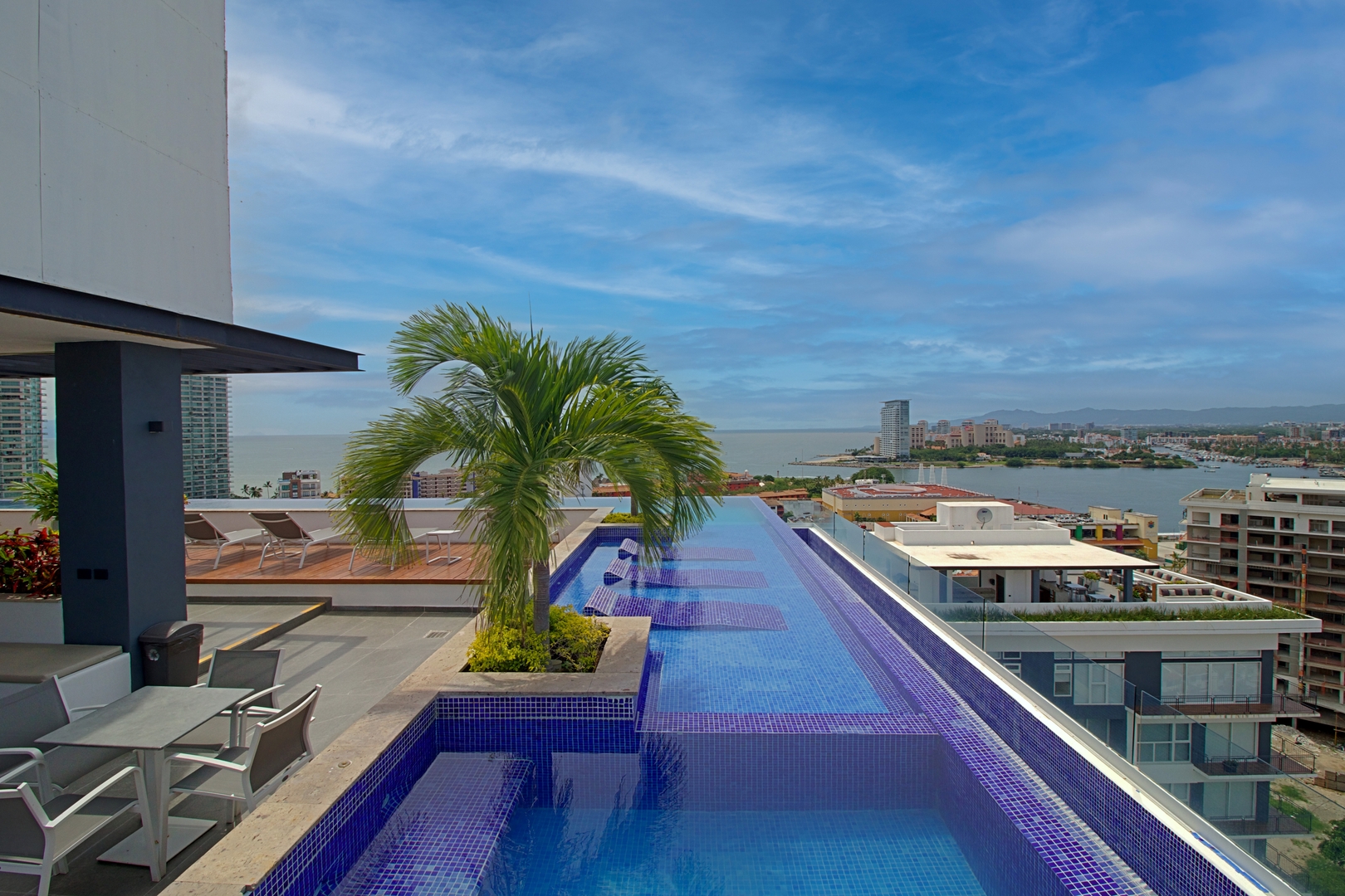 Loft at Zoho Skies | Rooftop Pool & Ocean View 39 VIDA CORAL