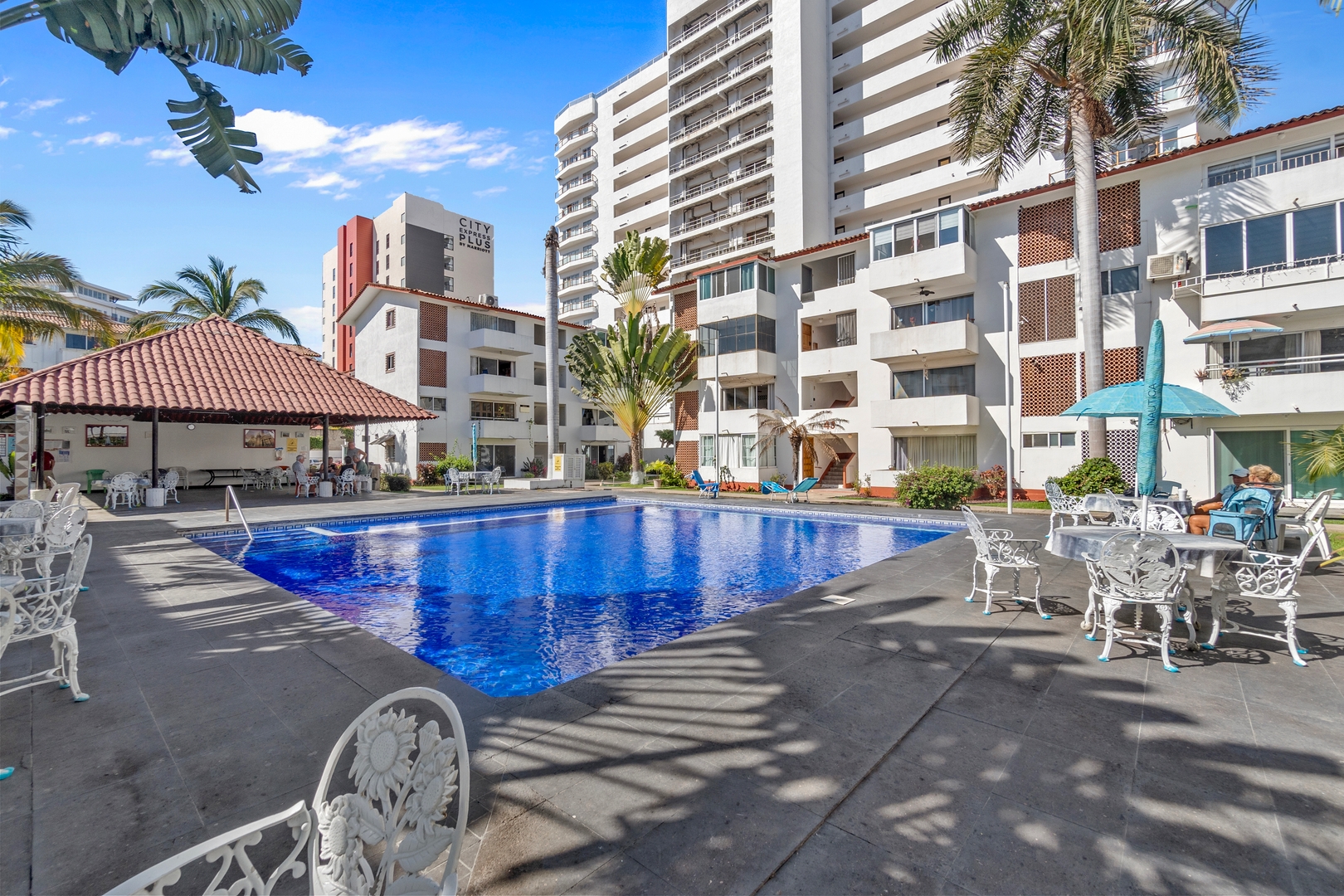 La Marina | 2 Bedrooms, King Bed & Shared Pool 20 VIDA CORAL